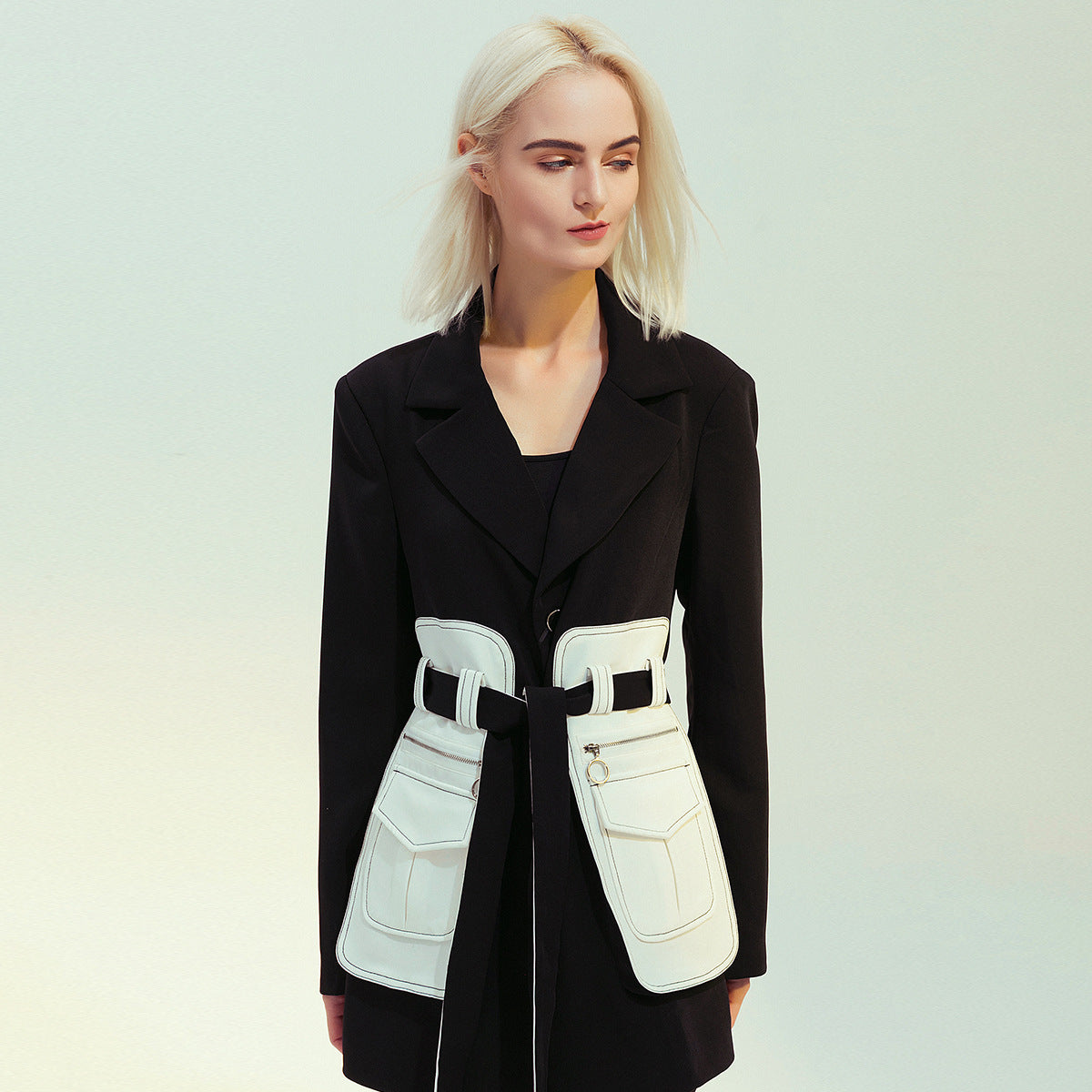 Black White Glue Pieces Retro Nostalgic Black White Contrast Color Tight Waist Mid-Length Small Blazers