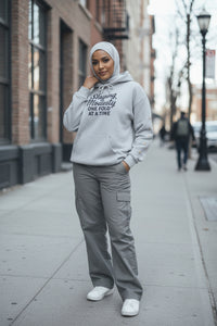 Grey Women's Hijabi Girl™ Hoodie – Cozy Streetwear Sweatshirt for Muslims - Modestly Vogue 
