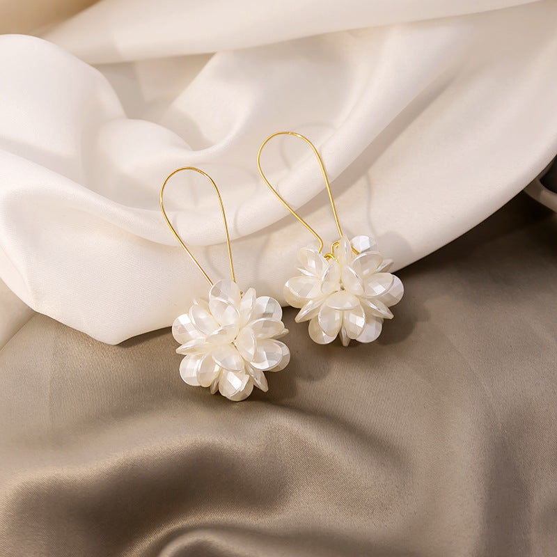 Women's Fashion White Petal Geometric Earrings - Modestly Vogue 