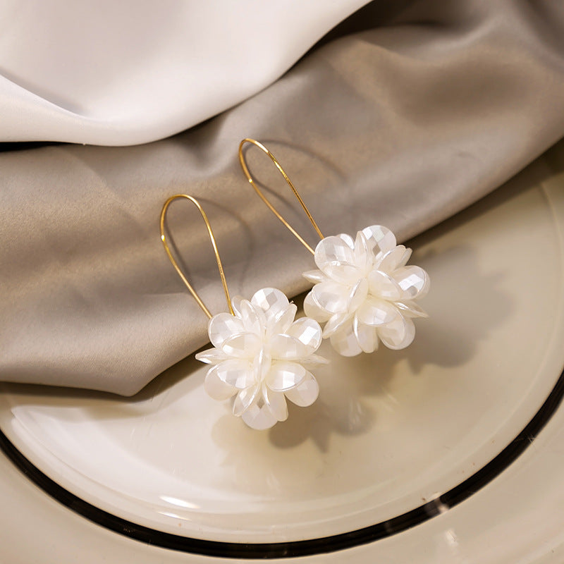 Women's Fashion White Petal Geometric Earrings - Modestly Vogue 