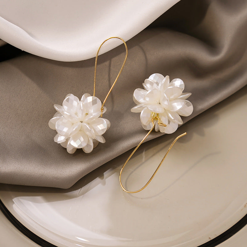 Women's Fashion White Petal Geometric Earrings - Modestly Vogue 