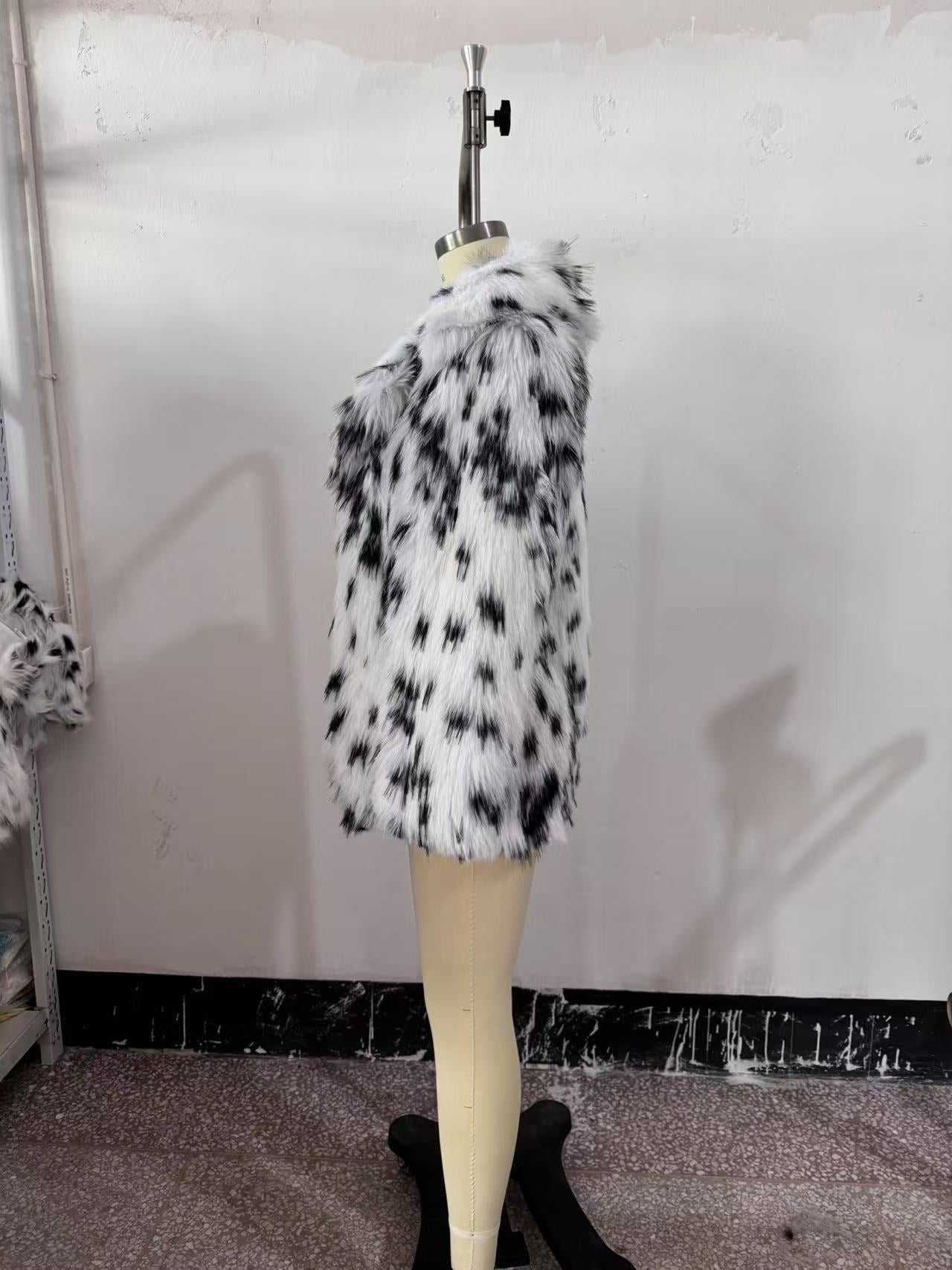Autumn Faux Fur Fur Coat Black White Spots Leopard Print Collared Furry Coat