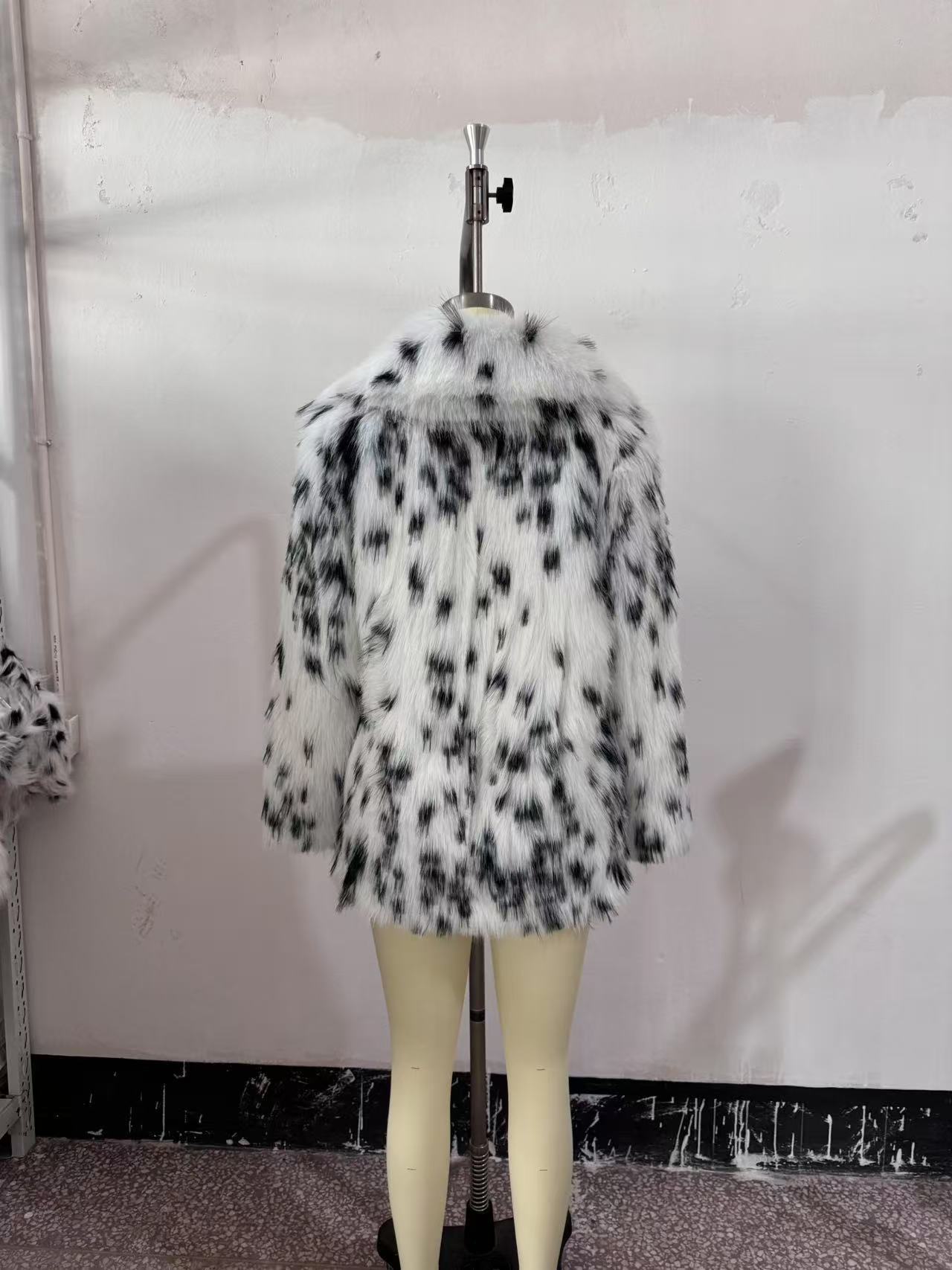 Autumn Faux Fur Fur Coat Black White Spots Leopard Print Collared Furry Coat